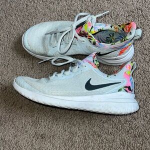 Nike Renew Tropical Sneakers
